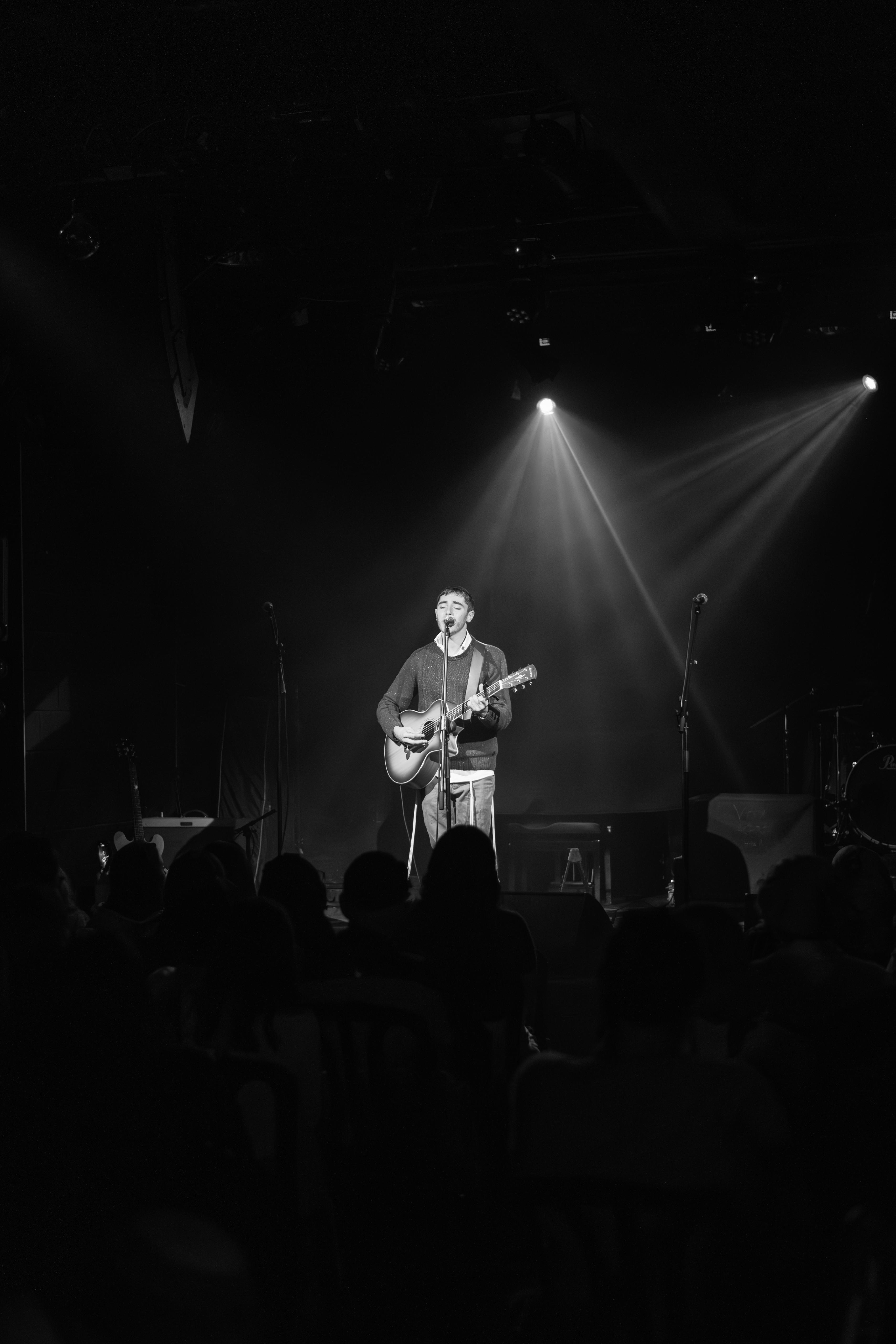 Sholom performing live